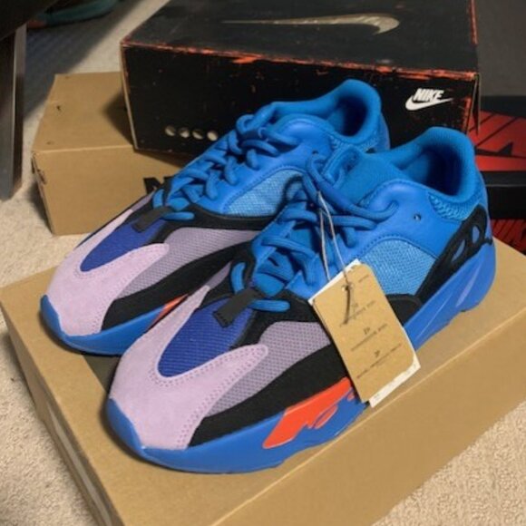 Yeezy Boost 700 Hi-Res Blue - Brand New - Picture 1 of 5